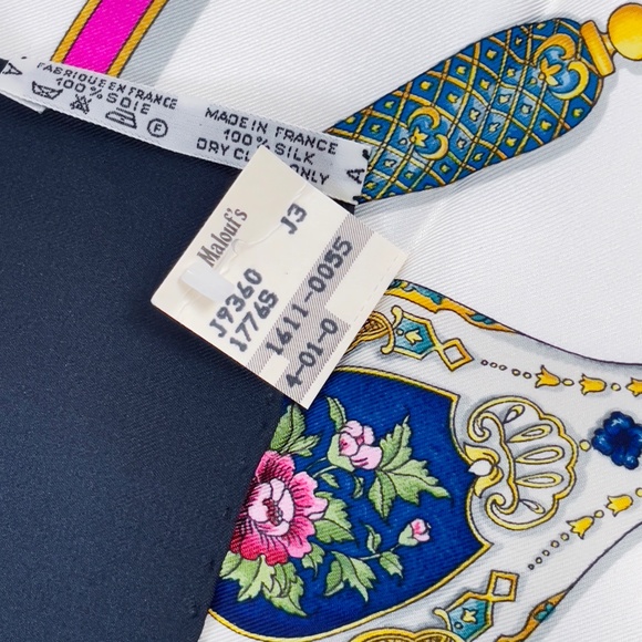 NWT Vintage Hermès Carré 90 "Qu'importe le Flacon" in Navy and Fuchsia - Picture 4 of 9